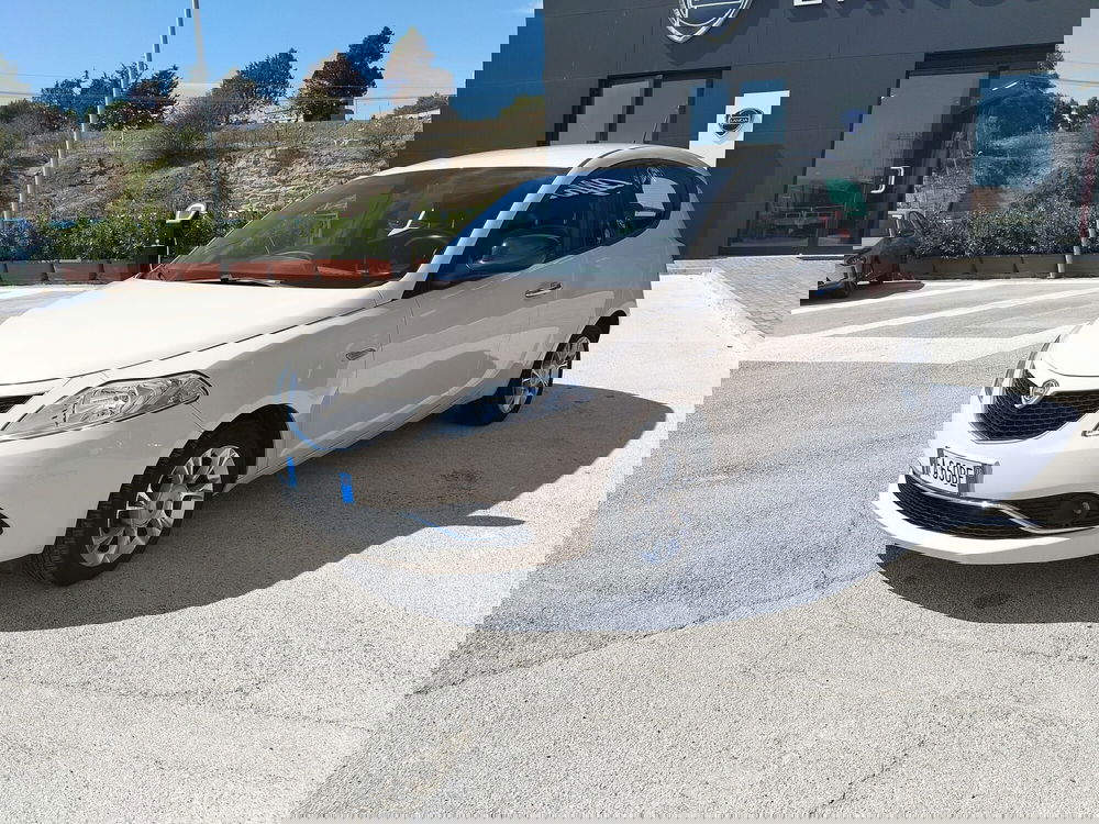 Lancia Ypsilon usata a Matera