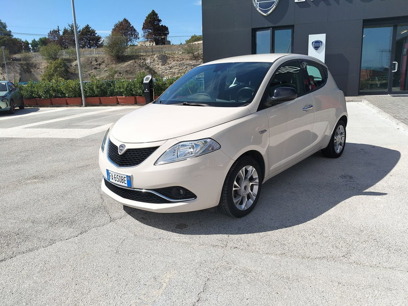 Lancia Ypsilon usata a Matera
