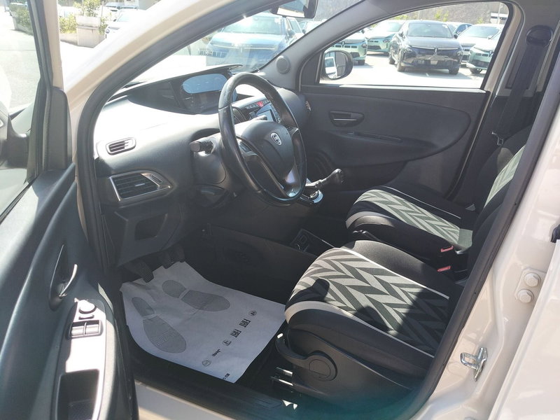 Lancia Ypsilon usata a Matera (10)