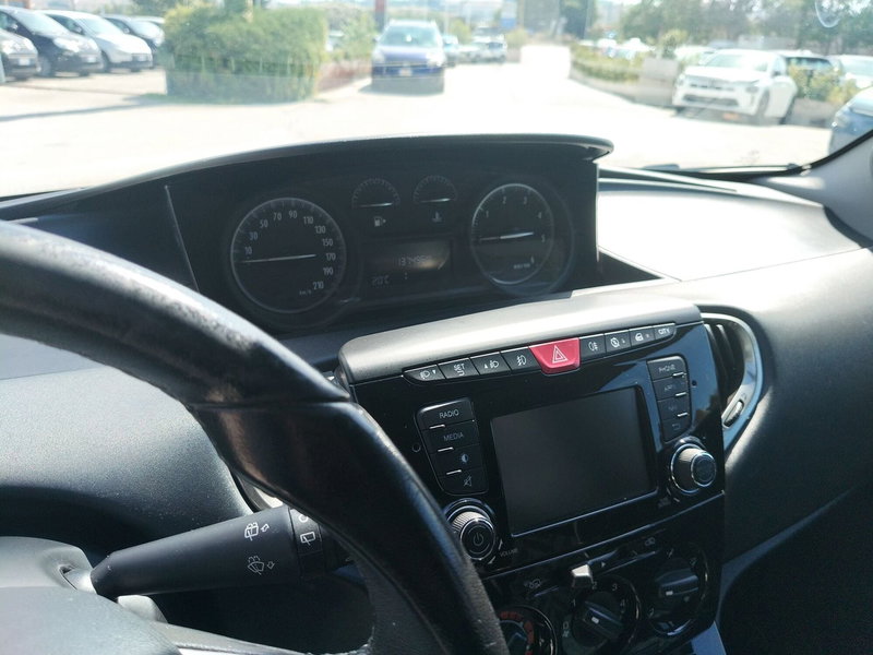 Lancia Ypsilon usata a Matera (12)