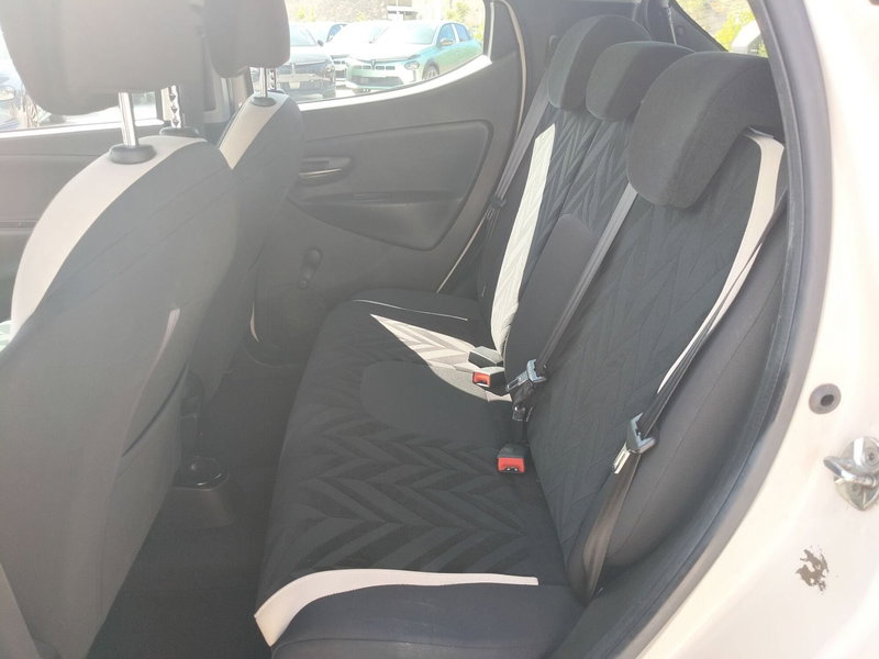 Lancia Ypsilon usata a Matera (13)