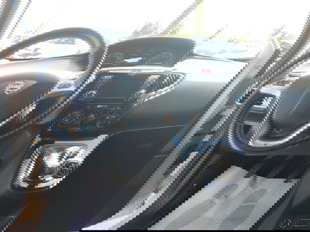 Lancia Ypsilon usata a Matera (14)
