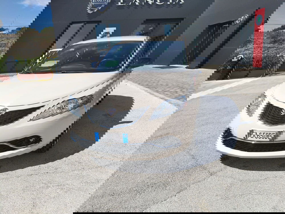 Lancia Ypsilon usata a Matera (2)