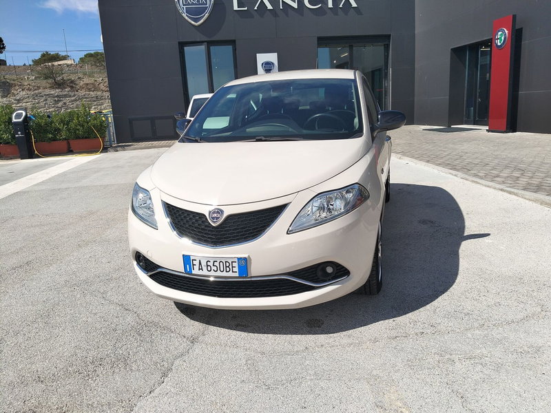 Lancia Ypsilon usata a Matera (2)