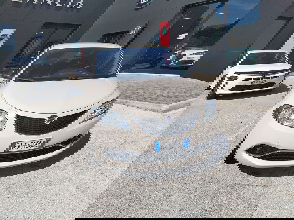 Lancia Ypsilon usata a Matera (3)