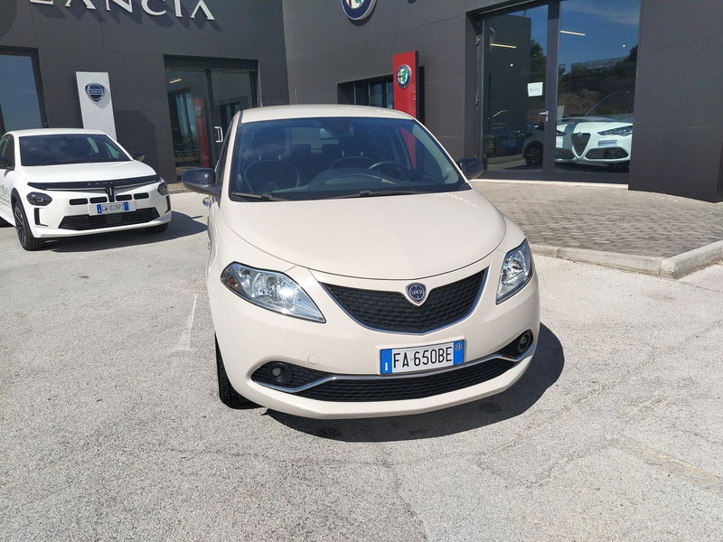 Lancia Ypsilon usata a Matera (3)