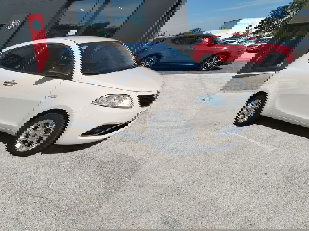 Lancia Ypsilon usata a Matera (4)
