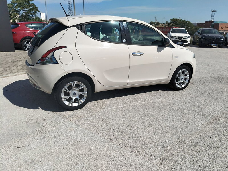 Lancia Ypsilon usata a Matera (5)