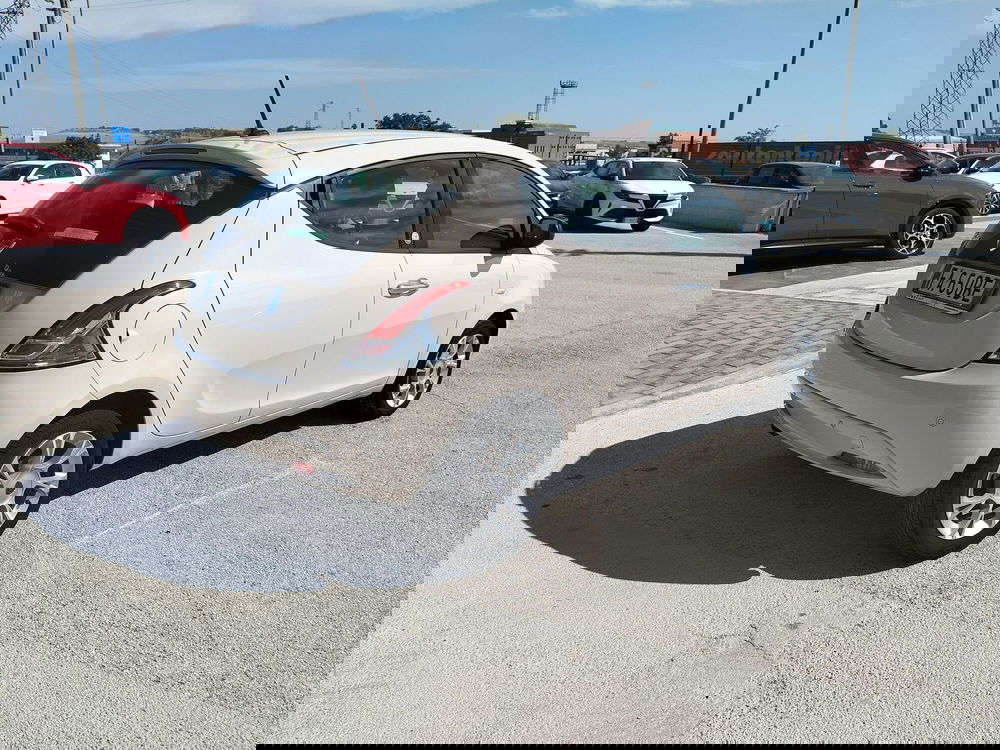 Lancia Ypsilon usata a Matera (6)