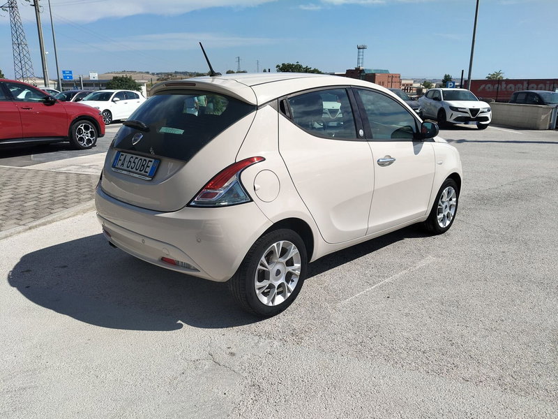 Lancia Ypsilon usata a Matera (6)
