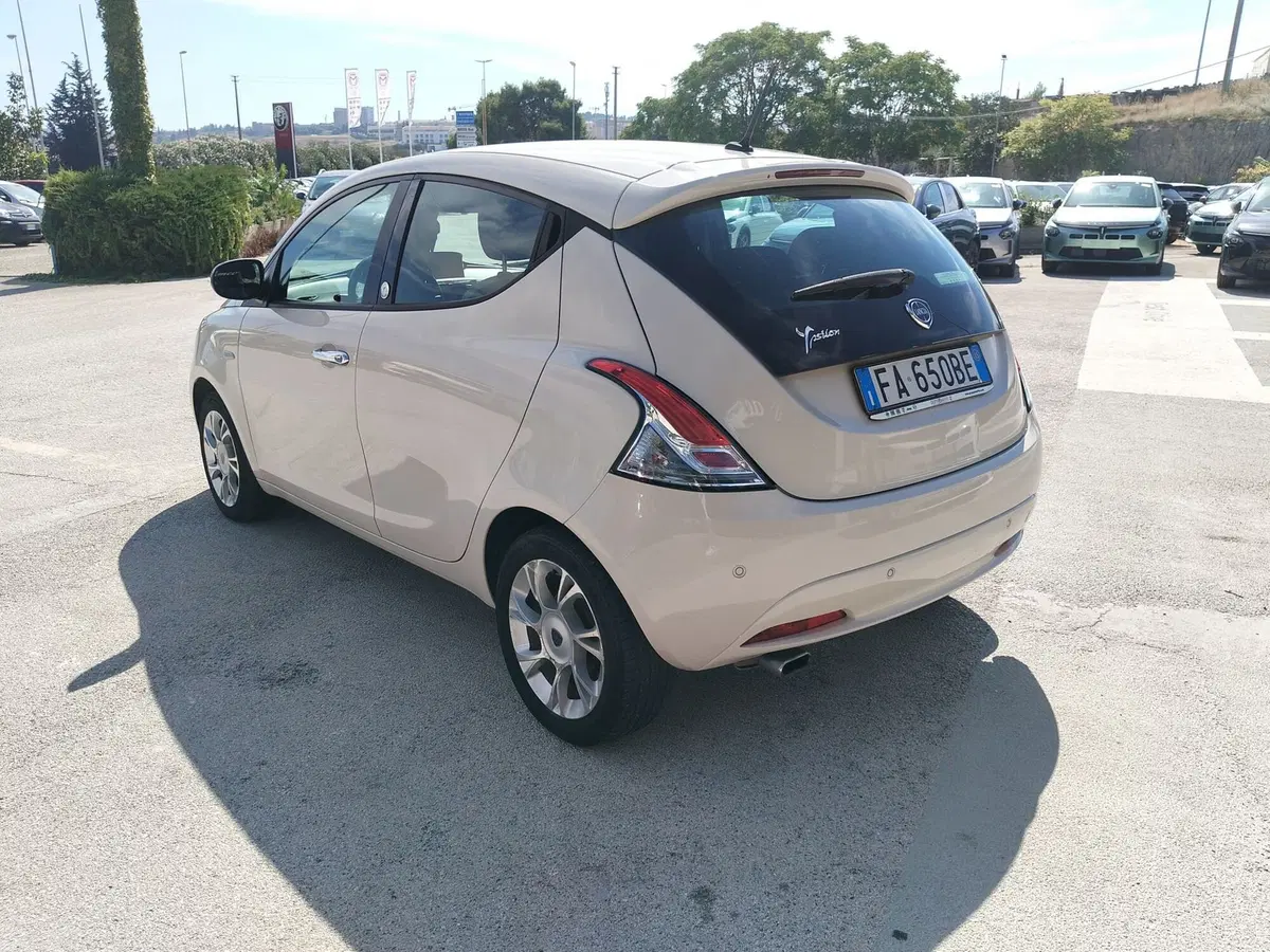 Lancia Ypsilon usata a Matera (8)