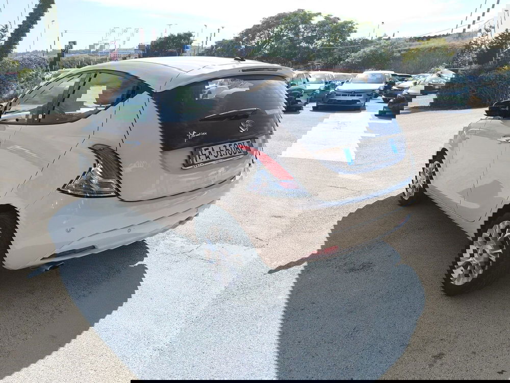 Lancia Ypsilon usata a Matera (8)