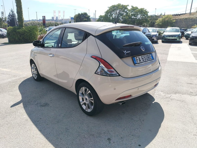 Lancia Ypsilon usata a Matera (8)
