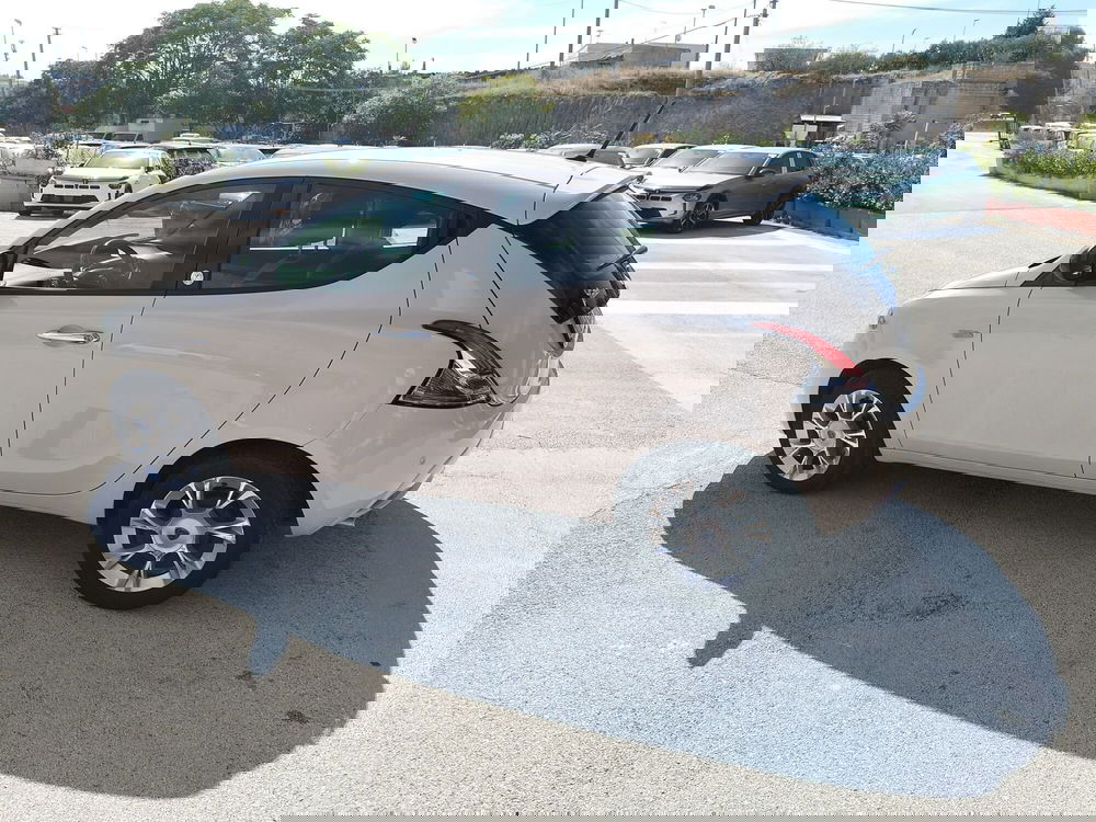 Lancia Ypsilon usata a Matera (9)