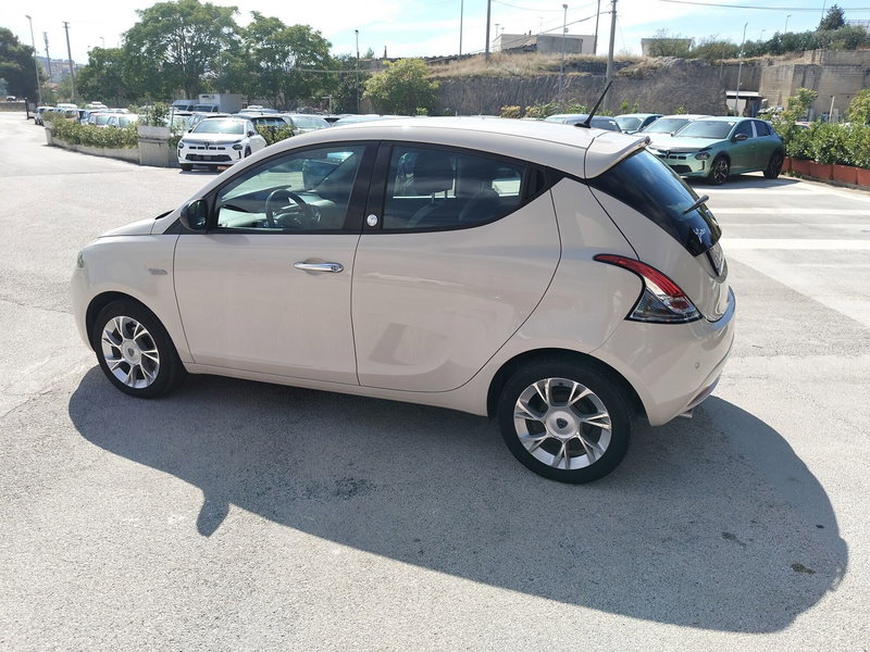 Lancia Ypsilon usata a Matera (9)