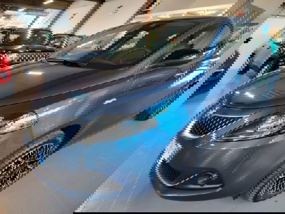 Lancia Ypsilon usata a Forlì-Cesena