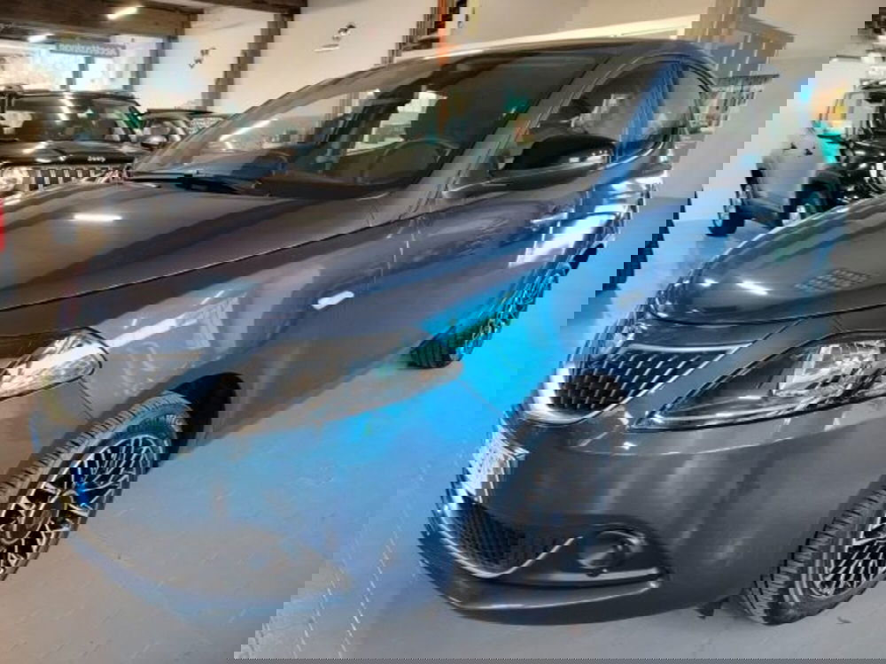 Lancia Ypsilon usata a Forlì-Cesena (12)