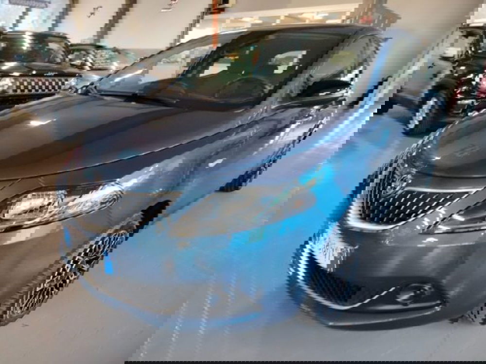 Lancia Ypsilon usata a Forlì-Cesena (2)