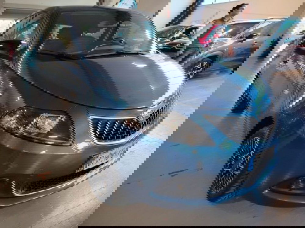 Lancia Ypsilon usata a Forlì-Cesena (4)