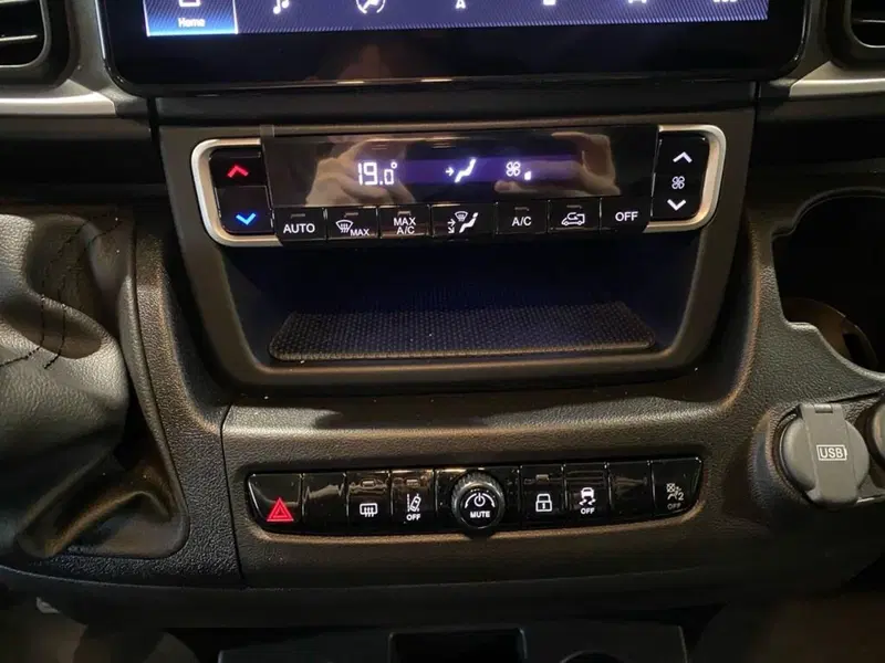 Peugeot Boxer Furgone nuova a Torino (11)