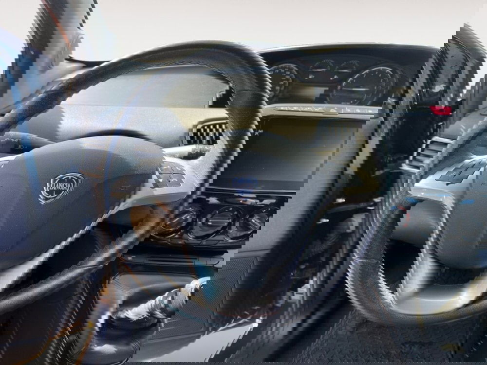 Lancia Ypsilon usata a Verona (10)