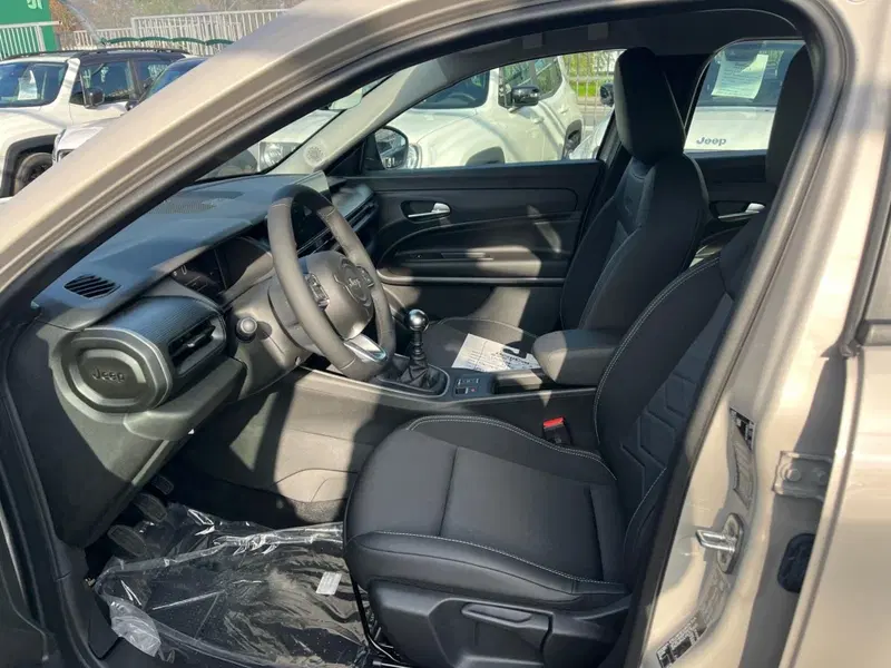 Jeep Avenger nuova a Milano (11)