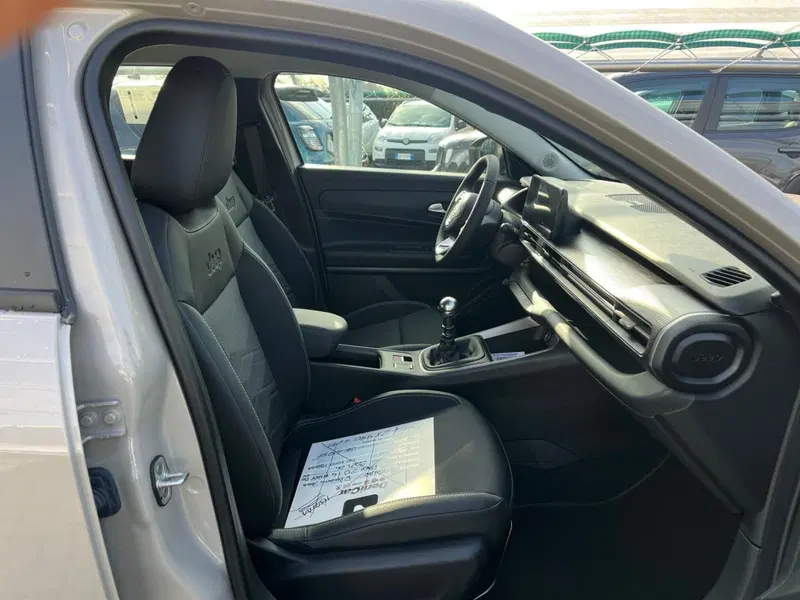 Jeep Avenger nuova a Milano (12)