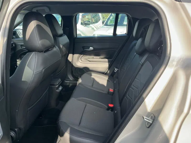 Jeep Avenger nuova a Milano (13)