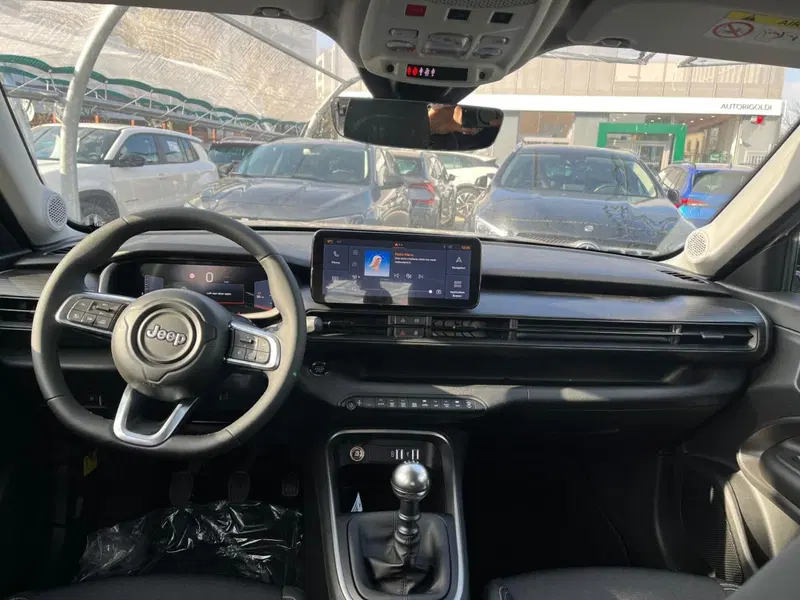 Jeep Avenger nuova a Milano (15)