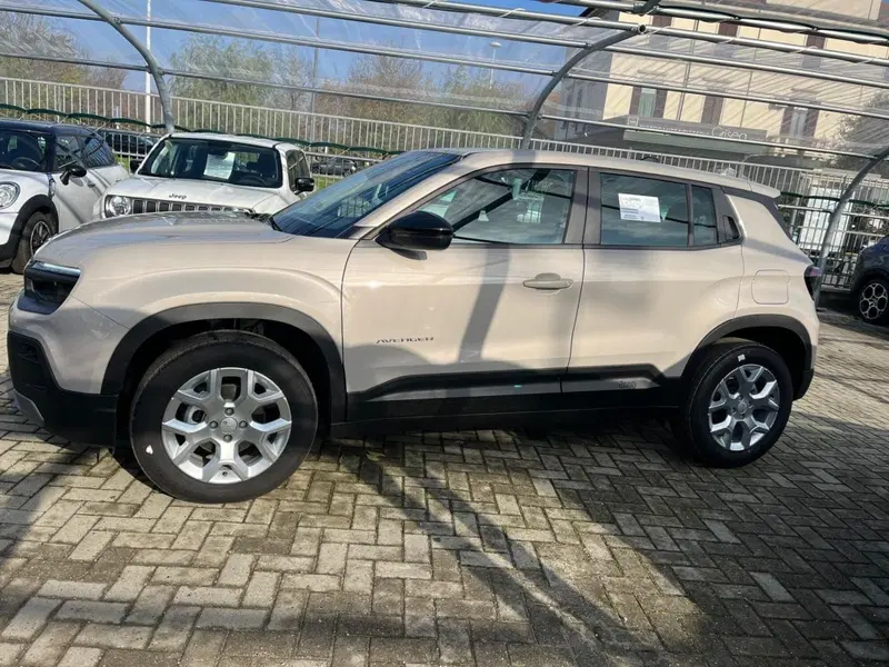 Jeep Avenger nuova a Milano (4)