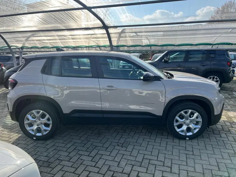 Jeep Avenger nuova a Milano (5)