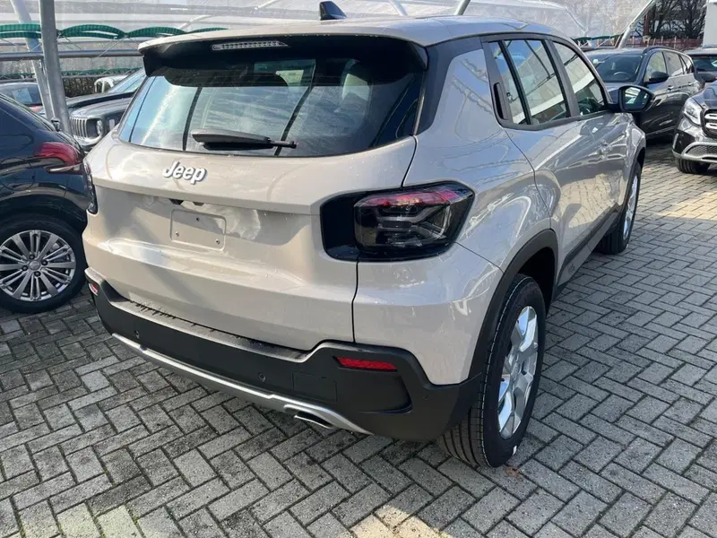 Jeep Avenger nuova a Milano (7)