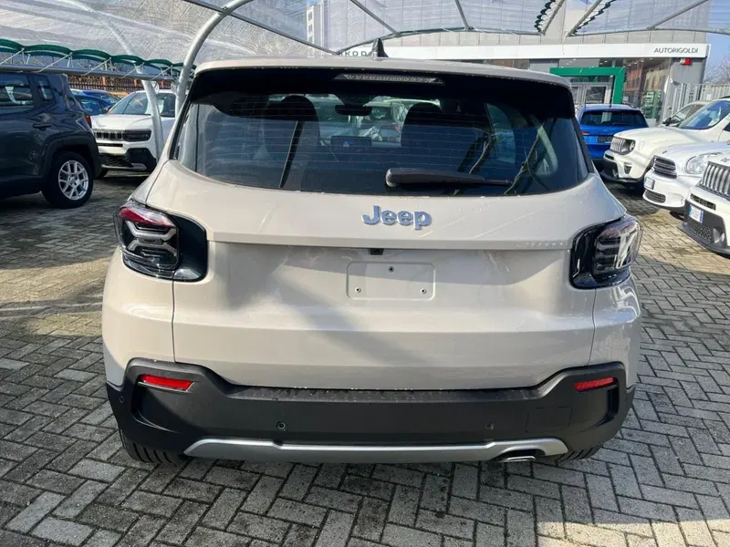 Jeep Avenger nuova a Milano (8)