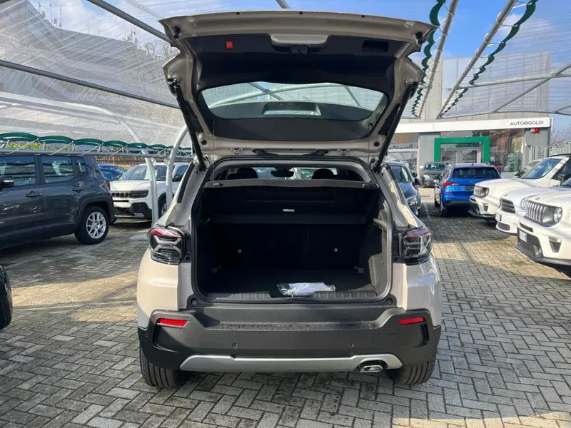 Jeep Avenger nuova a Milano (9)