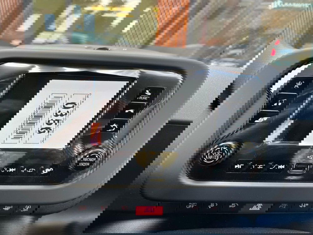 Fiat Panda Cross nuova a Milano (16)