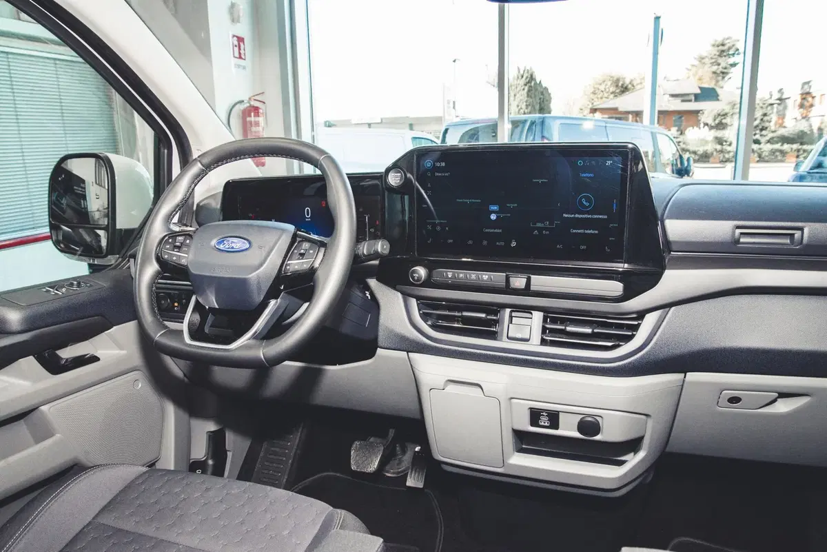 Ford Tourneo Custom usata a Vercelli (13)