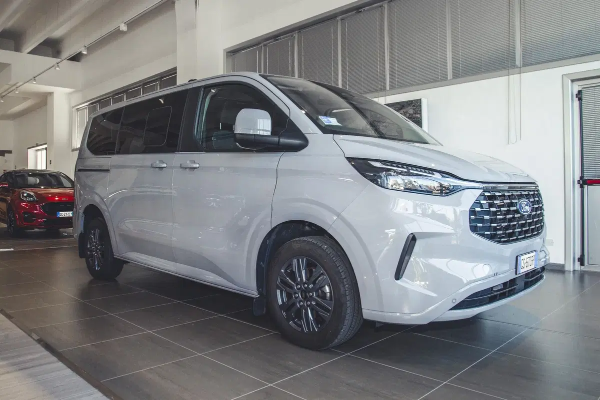 Ford Tourneo Custom usata a Vercelli (2)