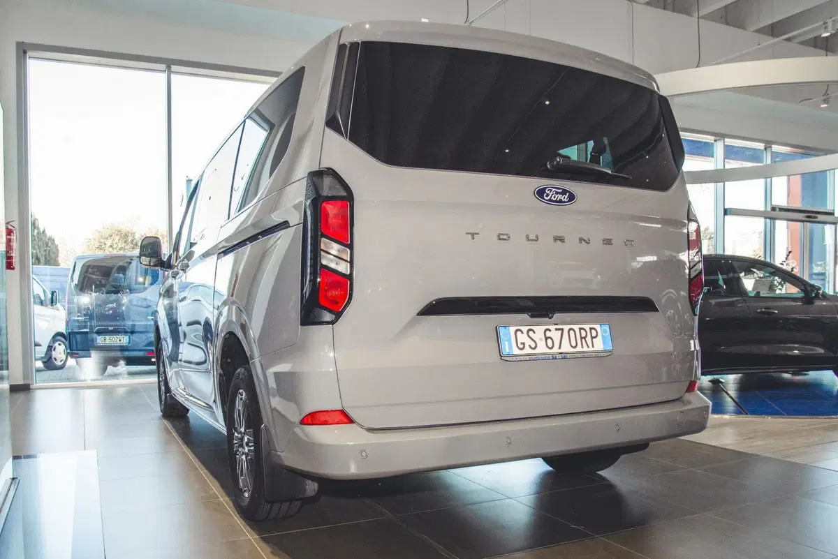 Ford Tourneo Custom usata a Vercelli (4)
