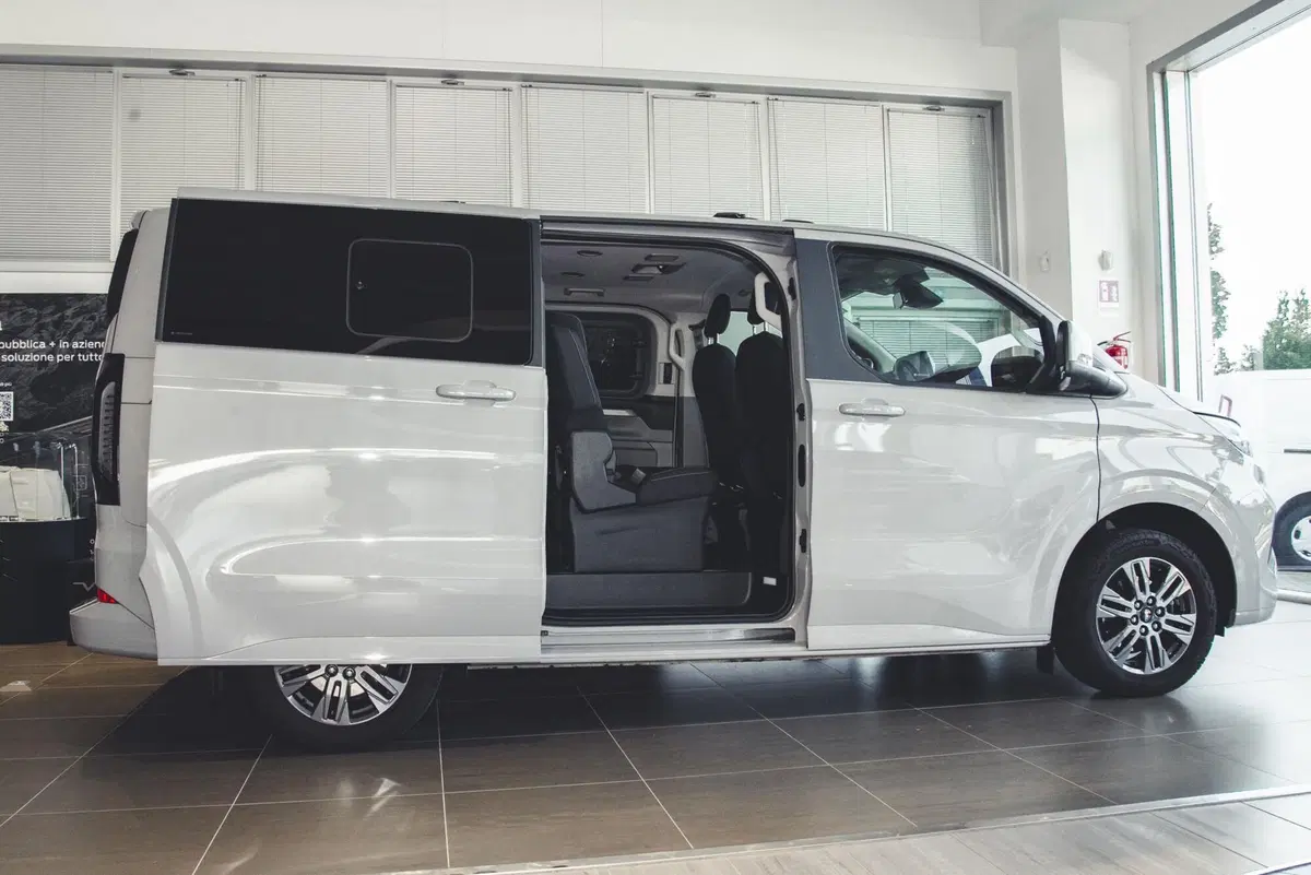 Ford Tourneo Custom usata a Vercelli (7)