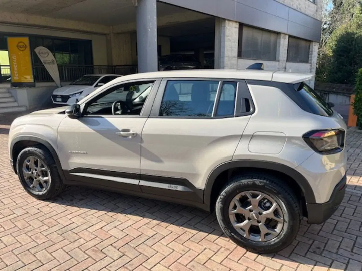 Jeep Avenger nuova a Brescia (16)