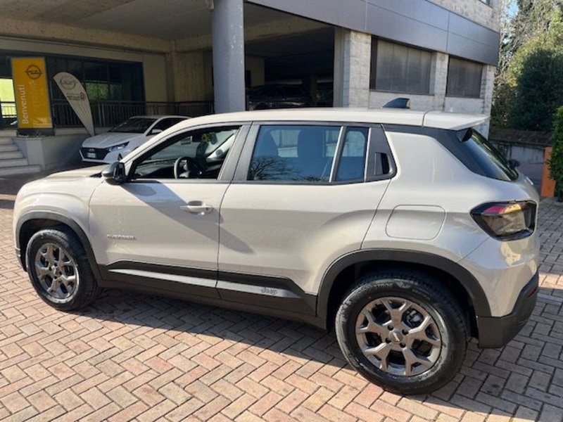 Jeep Avenger nuova a Brescia (16)