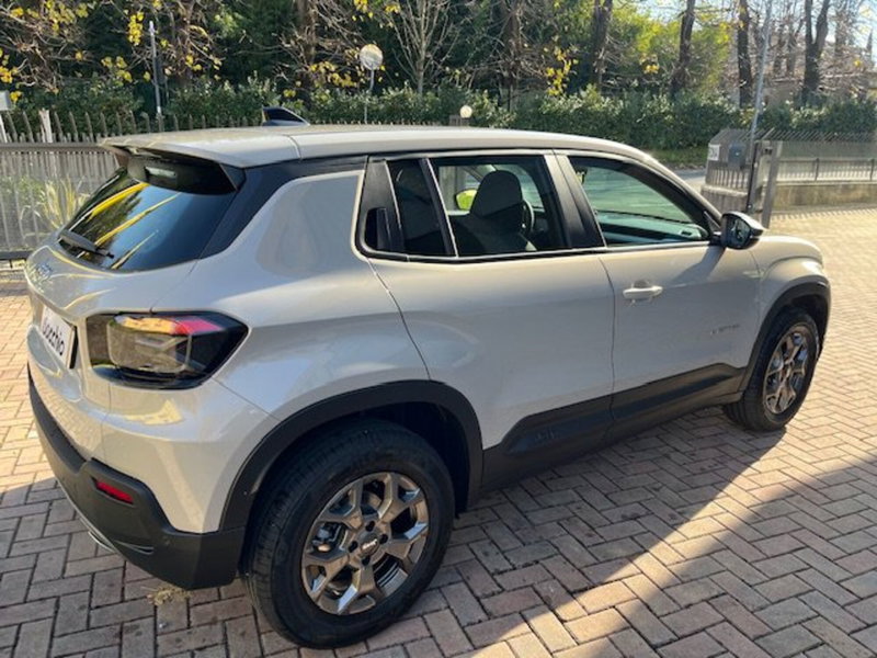 Jeep Avenger nuova a Brescia (8)