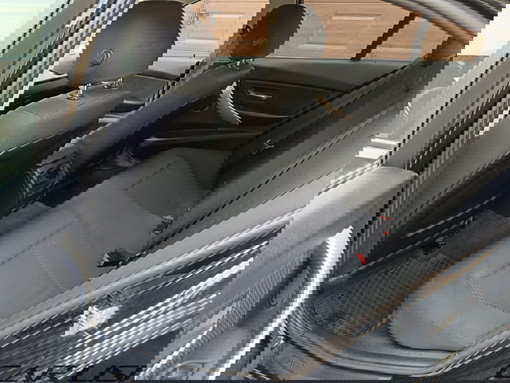 BMW Serie 3 usata a Foggia (11)