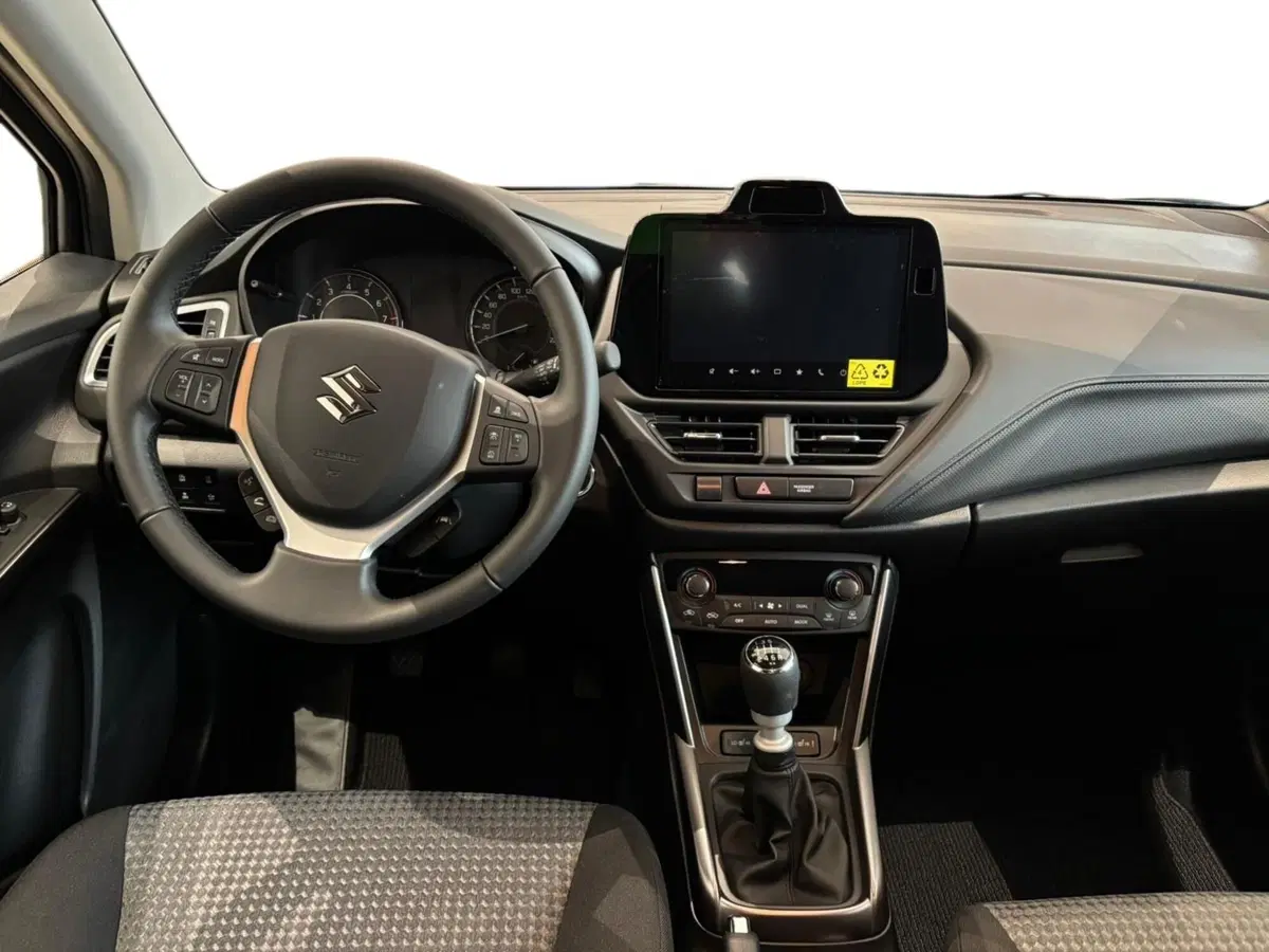 Suzuki S-Cross nuova a Milano (7)