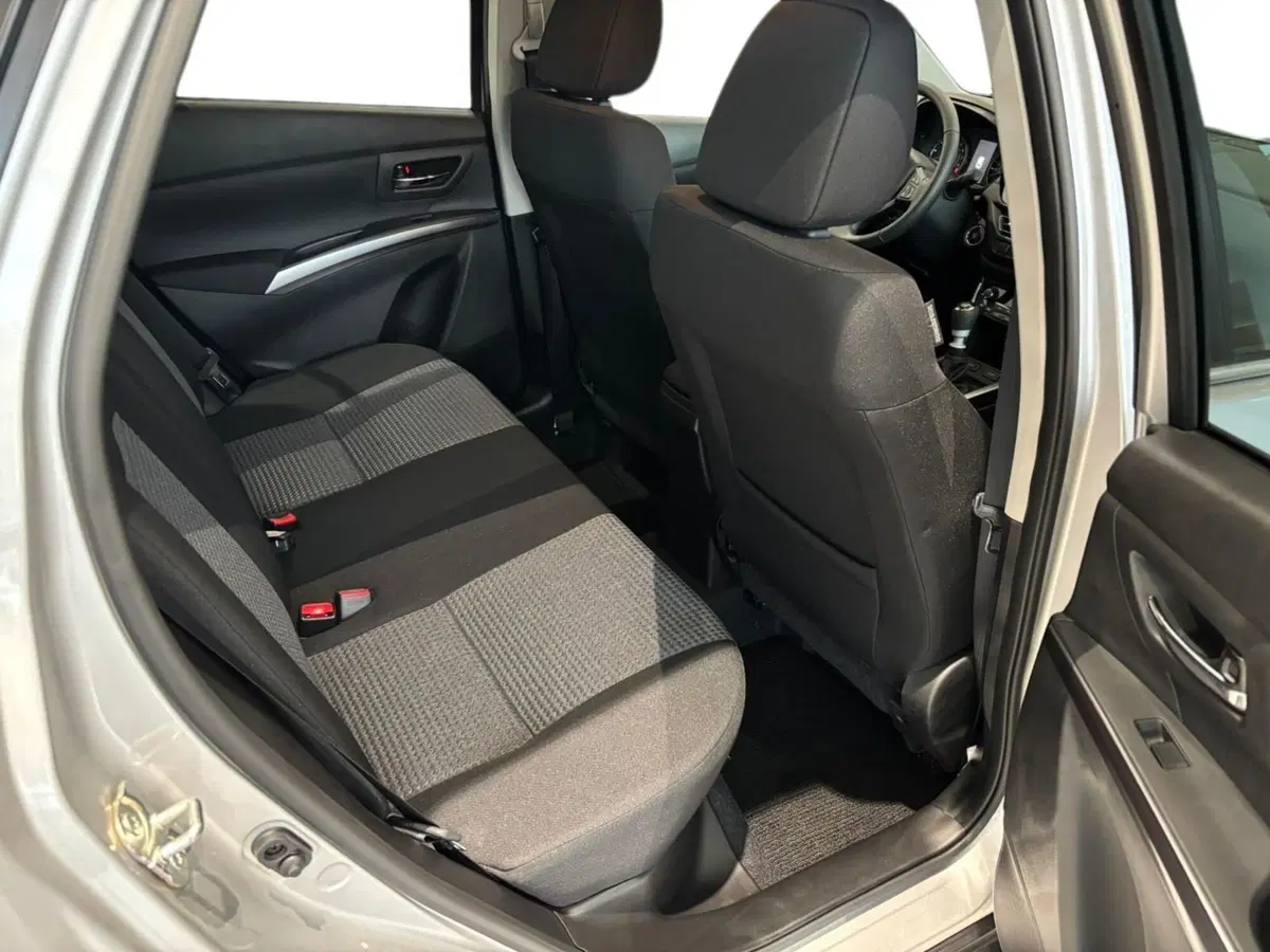 Suzuki S-Cross nuova a Milano (8)
