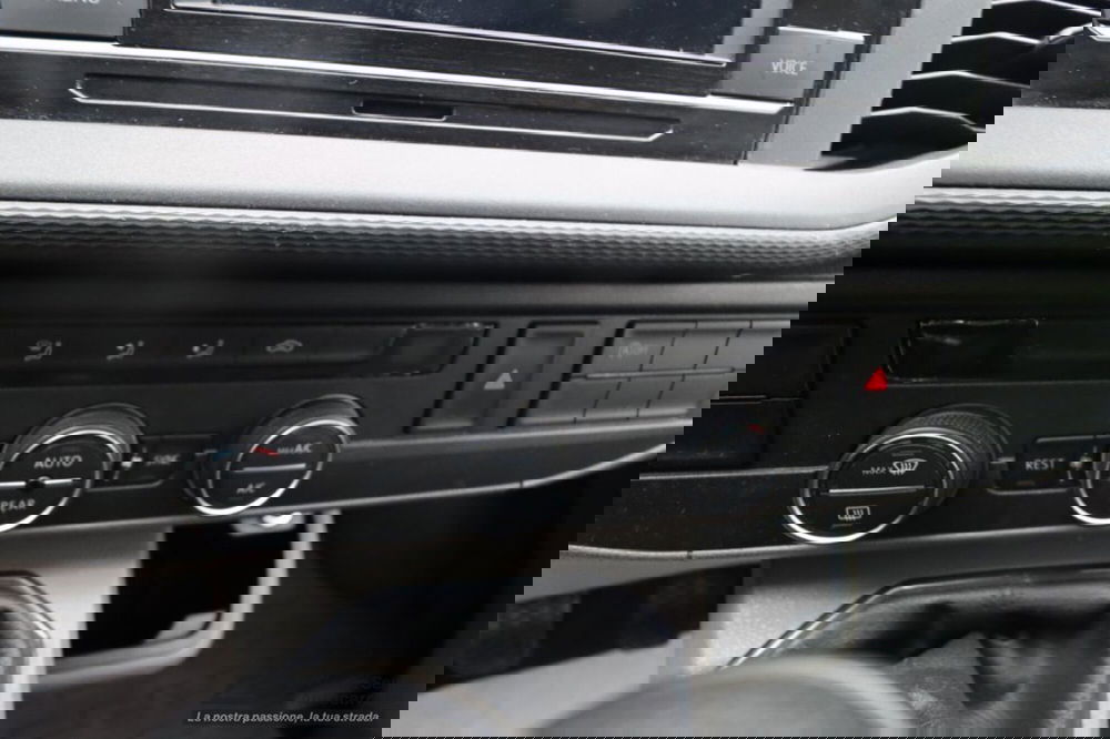 Volkswagen Veicoli Commerciali Caravelle usata a Bologna (14)