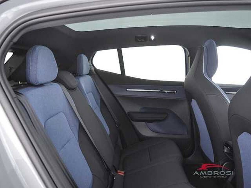 Volvo EX30 Cross Country nuova a Perugia (11)