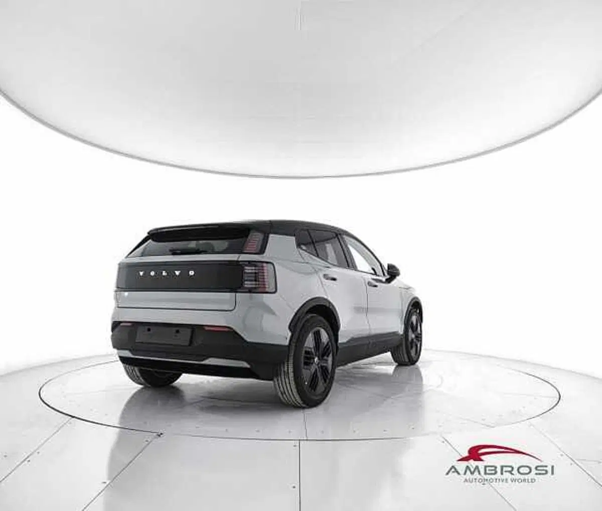 Volvo EX30 Cross Country nuova a Viterbo (3)