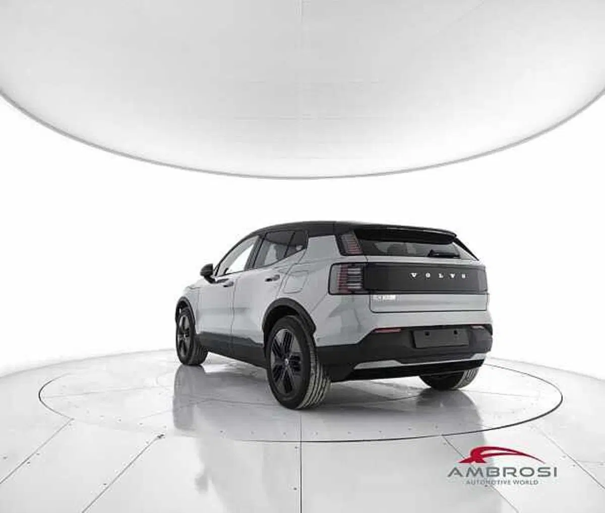 Volvo EX30 Cross Country nuova a Viterbo (4)