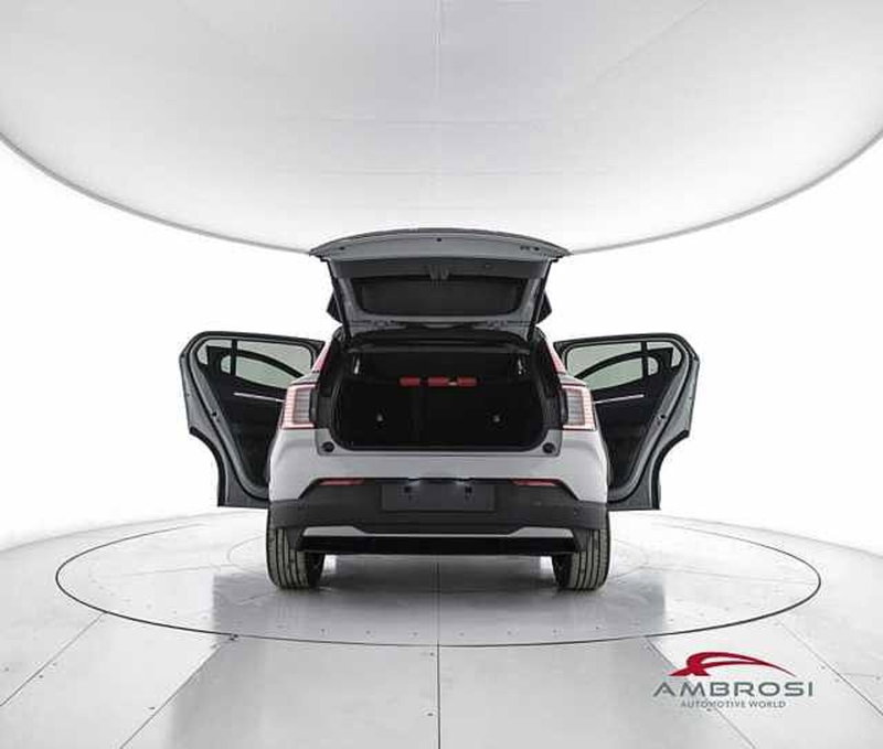 Volvo EX30 Cross Country nuova a Viterbo (7)